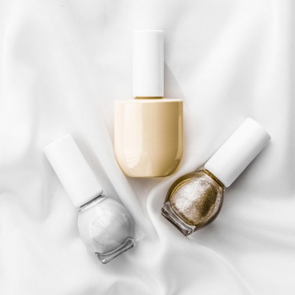 Trio de esmalte cremoso e cintilante nude
